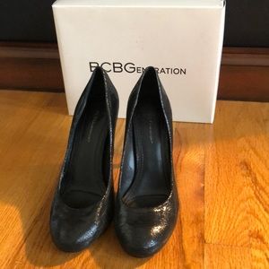 Black metallic bcbg heels